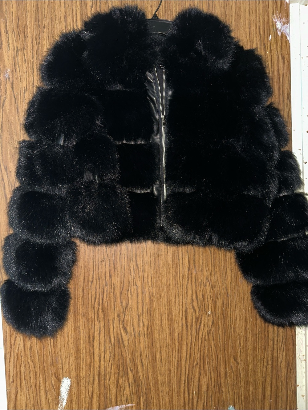 Cropped Faux Fur Teddy Jacket in Black